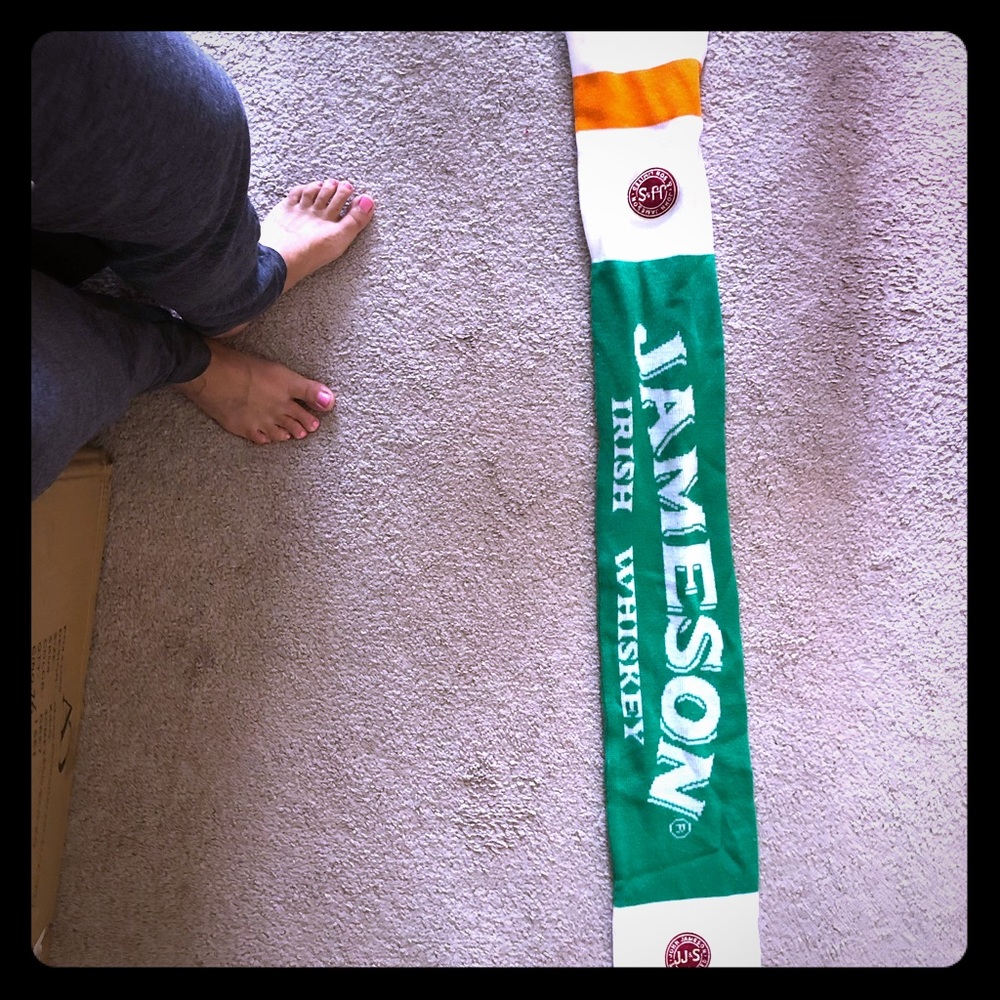 Jameson scarf